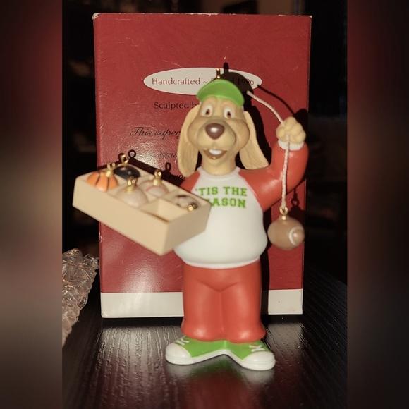 Hallmark Keepsake 1996 "Fan-tastic Season" Fan Dog Sports Ornament Vintage - Picture 2 of 5